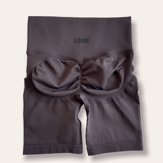 Lionné_peachy_booty_shorts