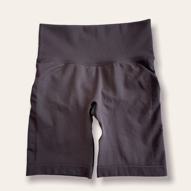 Lionné_peachy_booty_shorts